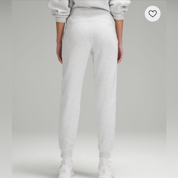 Lululemon Scuba high rise Jogger - Picture 3 of 3